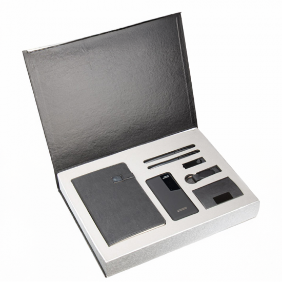 Özel kutulu VIP promosyon hediye seti; termo deri defter, powerbank, metal roller ve tükenmez kalem, anahtarlık, USB bellek ve kartvizitlik içerir.